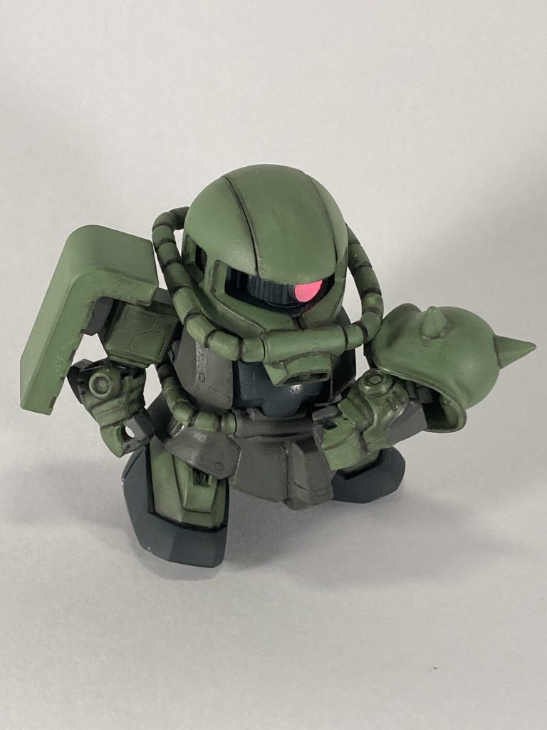 そして表面をヤスって整えつつ、目立つ合わせ目を消して(腕の合わせ目は消しきれてなかったけど…)サフを吹いて筆で塗り直しました。胴体はマットブラックを下地に吹いて、ダークグリーンに滑り止め塗装部色(グレー)を多めに混ぜた色を塗りました。