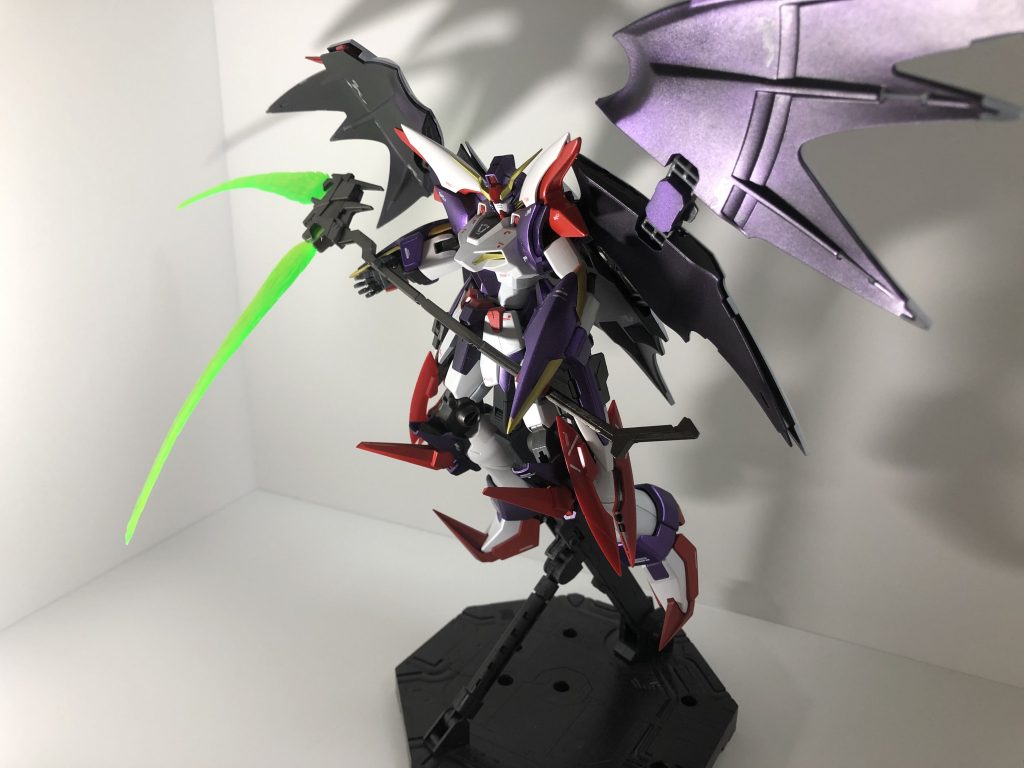 マント解放状態。威圧感がありとても好きな構図です。背景が黒ならもっと映えたかなと後悔。