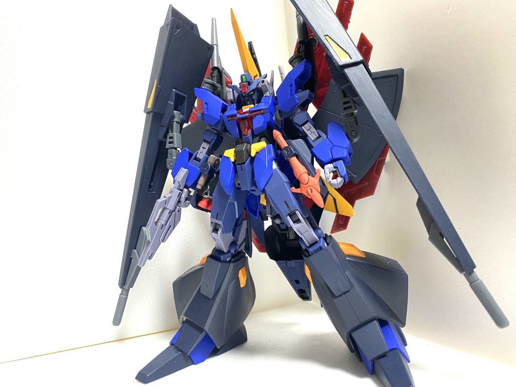 ギャプラン　脚部、腕部ムーバブル・シールド・バインダー(+内蔵ビームライフル)ガブスレイ　肩部ビームキャノン単独MSとしての基本的要素は上記2機種のMSの要素を主軸としている