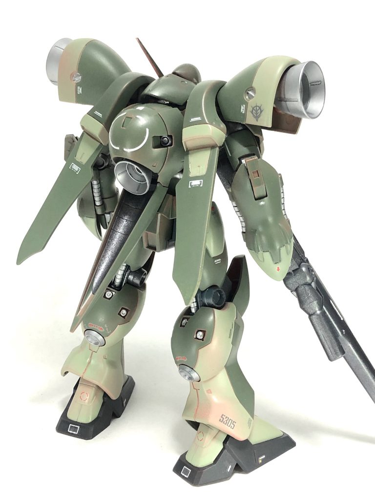 カラー配置をいつもと逆(濃いグリーンを主軸)にしたせいか、いつもより装甲が厚い感じになったかと思います。