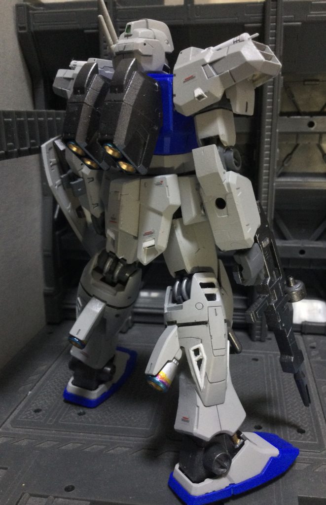 まだまだ下手くそですが、バーニアの焼け表現がポイントです。ふくらはぎはまだ目立つのですが、バックパックのバーニア4個にも施しましたが全て完全に隠れました(笑)まぁ自己満です。この配色は個人的に気に入っていて、「設定の色より全然かっこよくね?」って思っています(コラコラ)でも塗装が剥がれるので二度とジム改には戻しません😠ほなまたー👋