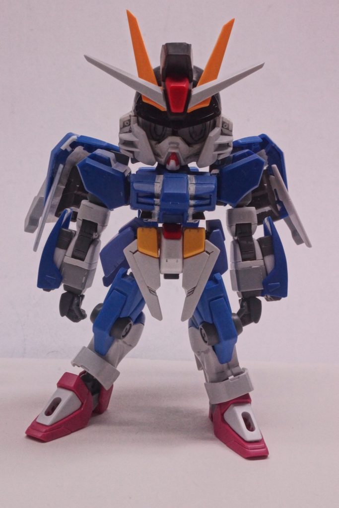 ※サフ前です。　頭部のみ3月兎が制作。BB戦士デスティニーのパーツや武者真悪参のパーツをパテやプラ板でまとめ、レジェンドBBの素体頭が入るように作ってくれました。　胴体デスティニーアーマーは、BB戦士デスティニーの胴体を切った貼ったしています。　腕部、二の腕はBB戦士デスティニーの二の腕を切った貼ったし、前腕部、肘関節はHG GUNDAM AGEガンダムAGE-1フルグランサを使用しつつ、HGCEデスティニーのように回転するパーツを自作しました。　脚部は、HG GUNDAM SEEDデスティニーガンダムの脚を切った貼ったし、初代スレイプニルに近づけています。