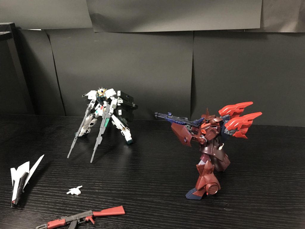 ？？？「お前以外にいる？」サバーニャ「ディジェ」？？？「いや、じゃあ俺は誰だよ」サバーニァー「ディジェ」その時まわりの次元が歪み中から3機のロボが出てくる。