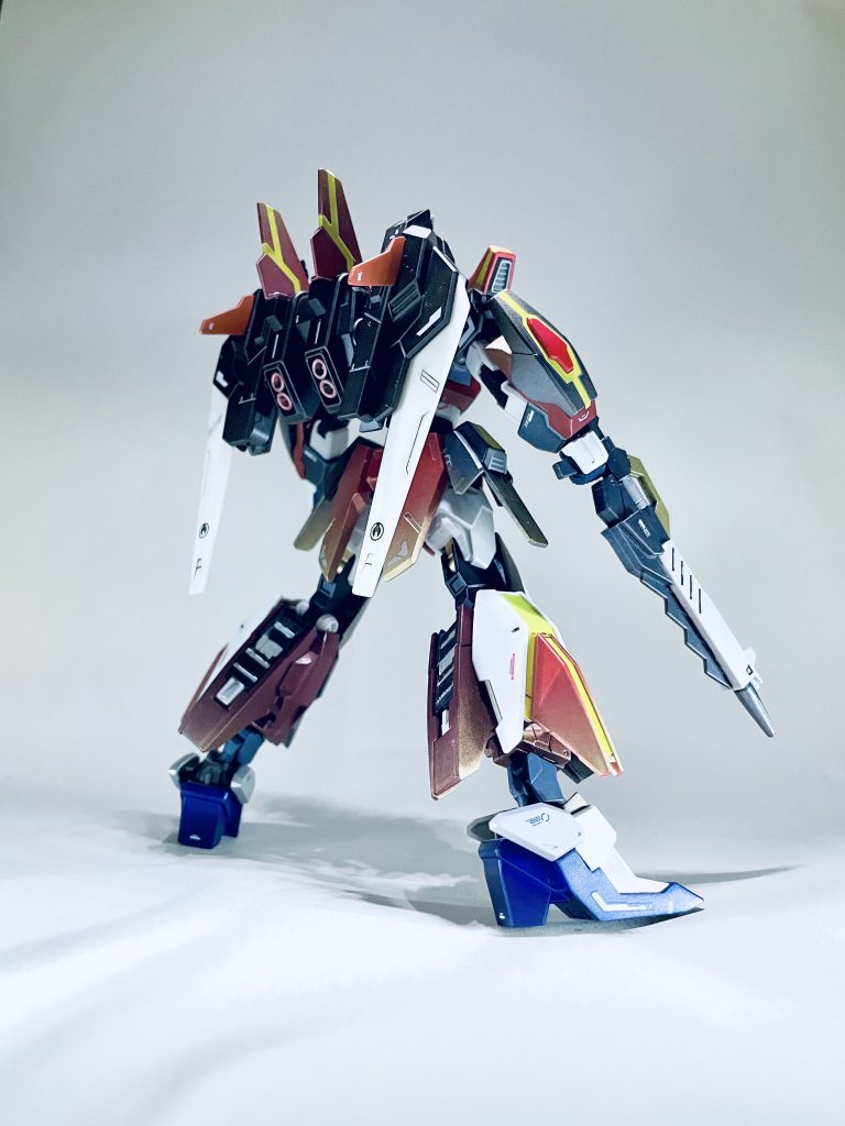 バックパックは腰から背中に移動。