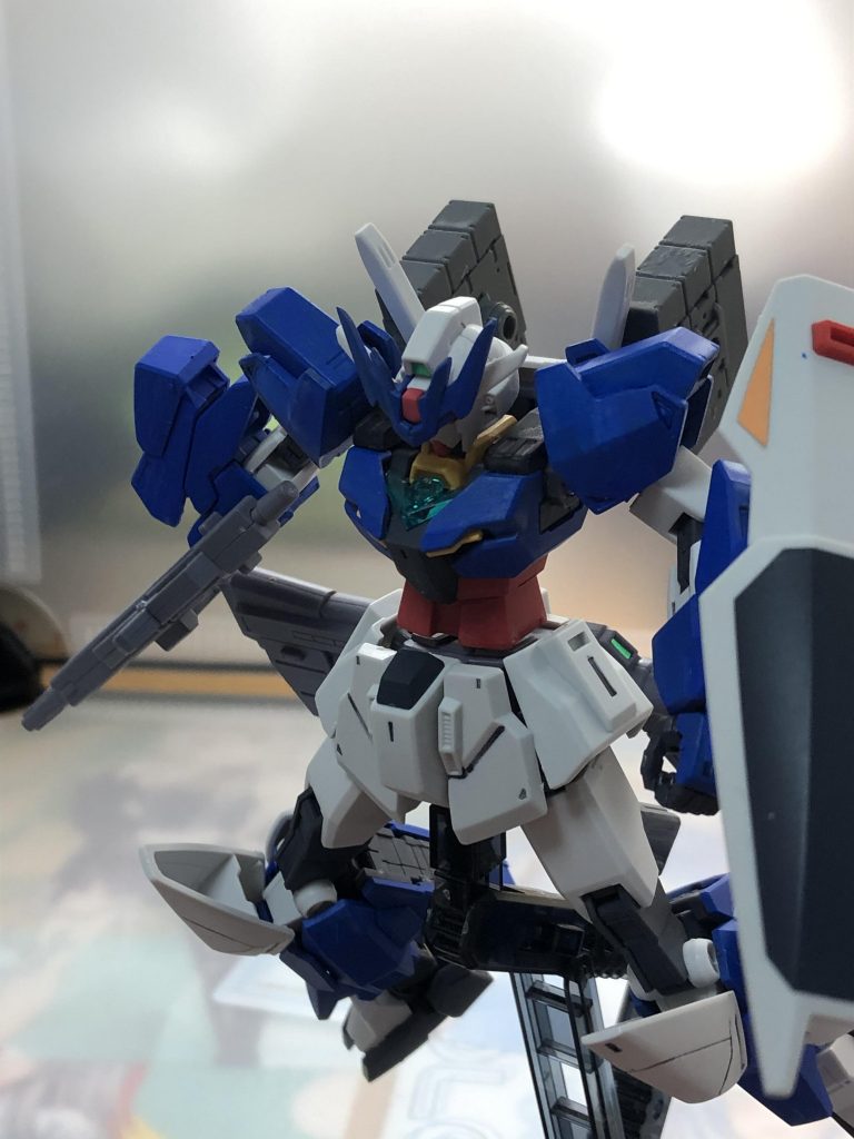 背部の三連ミサイルポットはジーラインライトアーマーの物を参考にしてます