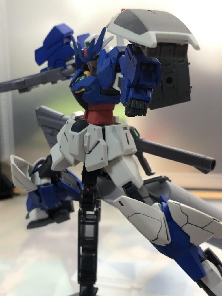 腕のミサイルポットはゼータガンダムの物を使用してます