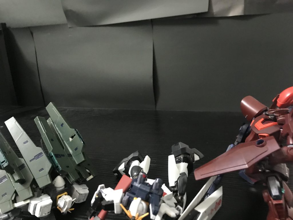 盛大にこけた。サバーニァー「痛ぇ！」ディジェ「お、あぁあぁ！」サバーニァー「ディジェもついでにこけとけ！」新しい地面からガンダムが2機？？？「やあ諸君…ここまでよく頑張ったよ」？？？2「しかし君たちは私らに取って邪魔な存在と判断されました。なので！」