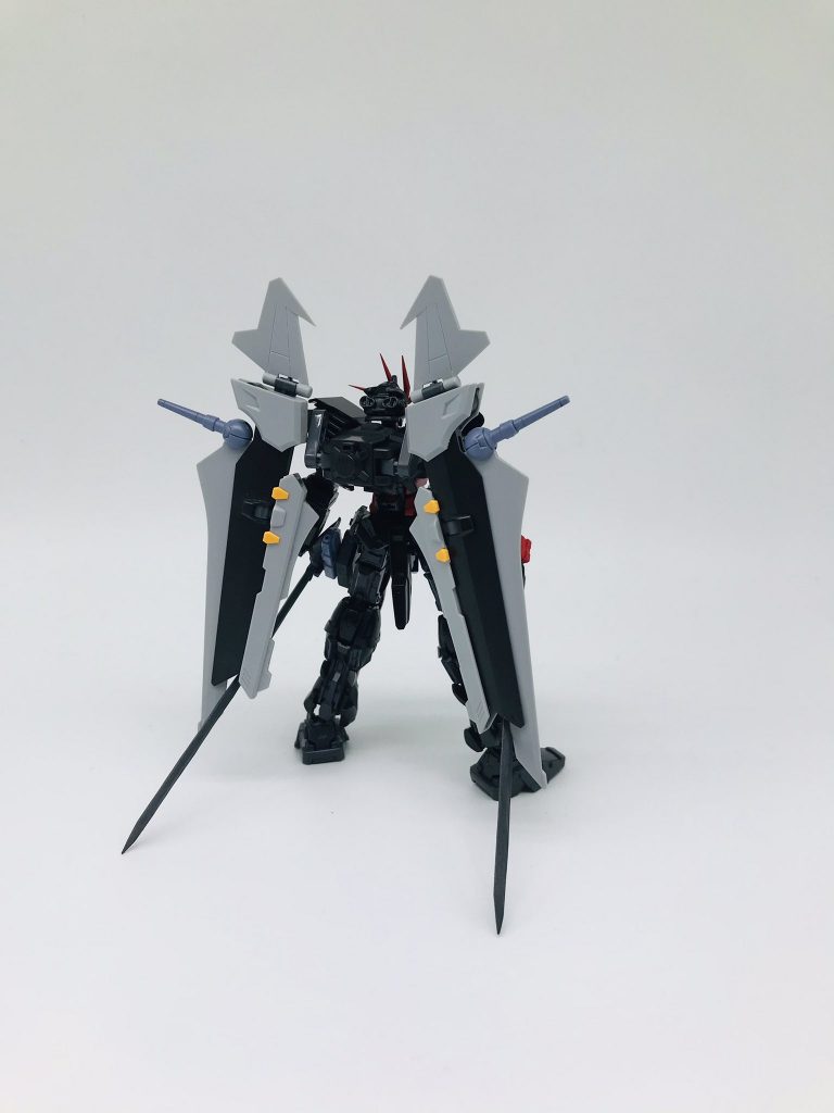 装甲をブラック、フレームをMSグレー連邦色にしました。黒系は塗装がしやすい…!