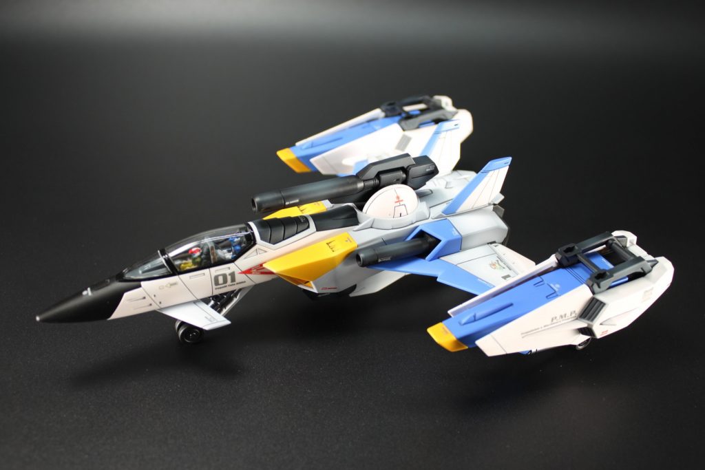 ボディーはホワイトと薄いピンク使用してます。