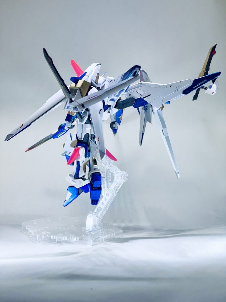 背中のウイングはマルコシアスなので隠し腕？を展開させることも。