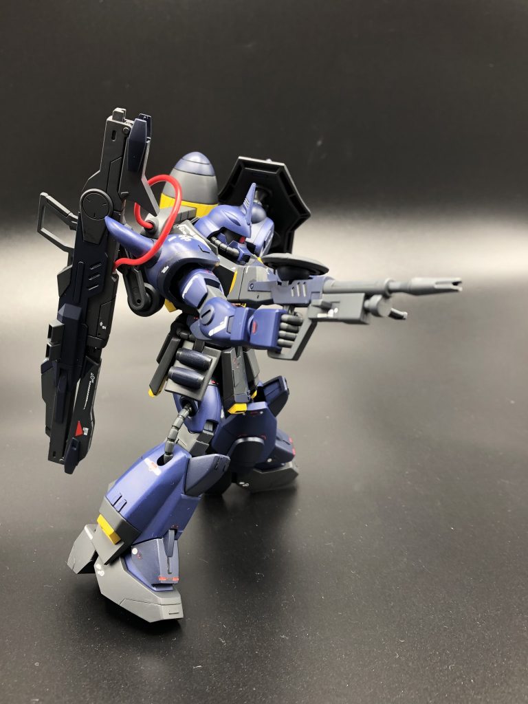 やっぱり、指揮官機にしたくてアンテナをつけちゃいました(✽´ཫ`✽)(オリジンザクの余りパーツを使用)