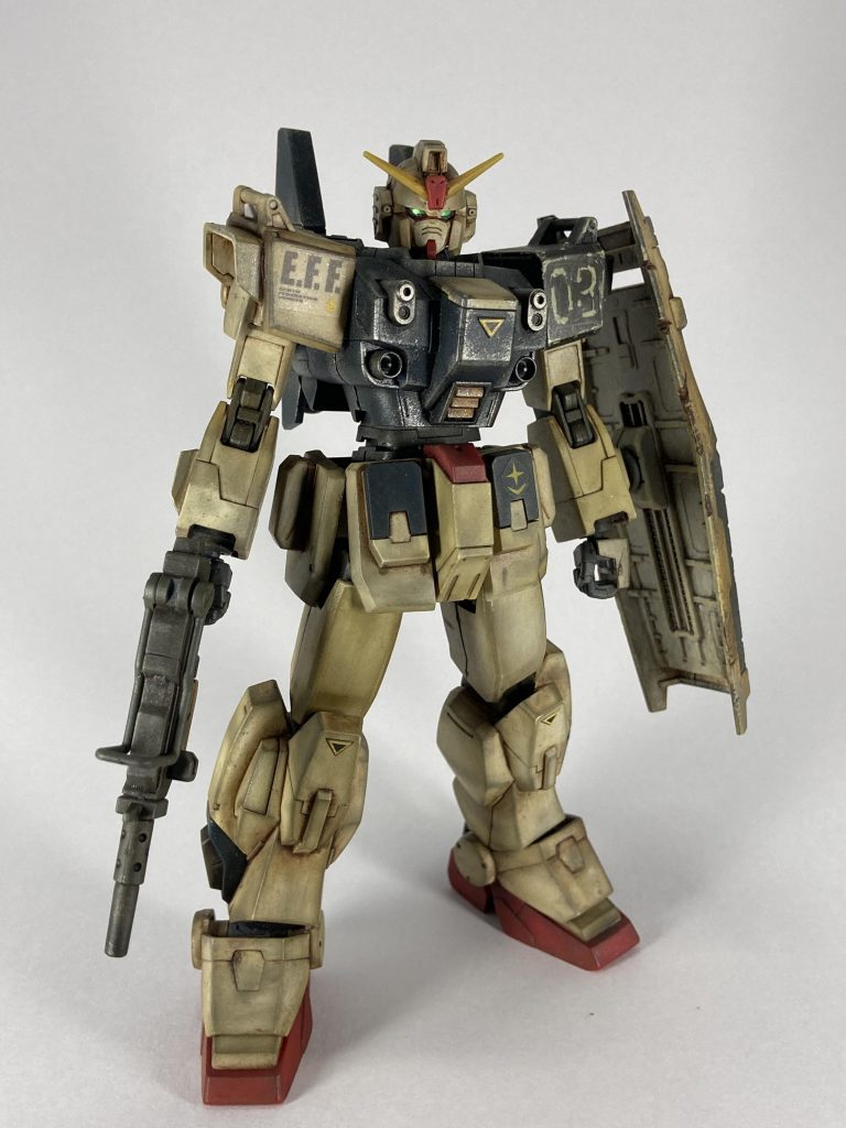 左肩は上手にマーキングシールが貼れなかったのを誤魔化そうとしたのですが、結果微妙な完成度になってしまった感。(-ω-;)