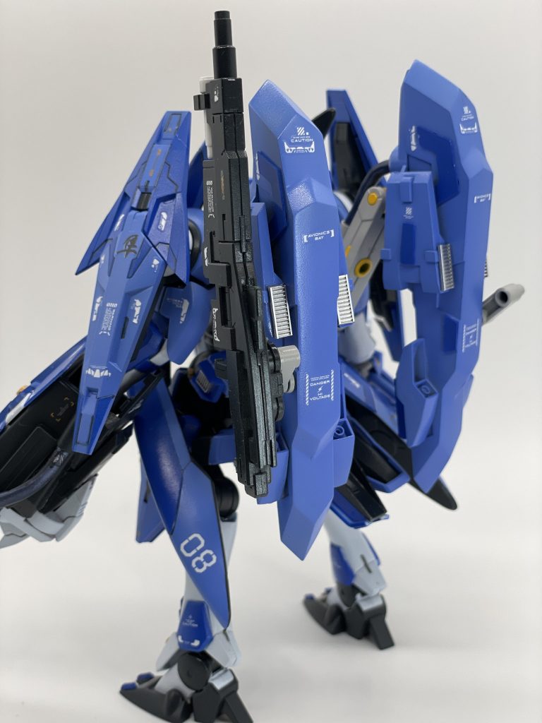 今回は塗りパテで合わせ目消しの挑戦もして見ましたが…ところどころ線が見えてしまわれました(´-ω-)ウムFAストライクの時同様、後ずけ自作ディテールチップとスジ彫りで仕上げております( ´ ꒳ ` )ノ