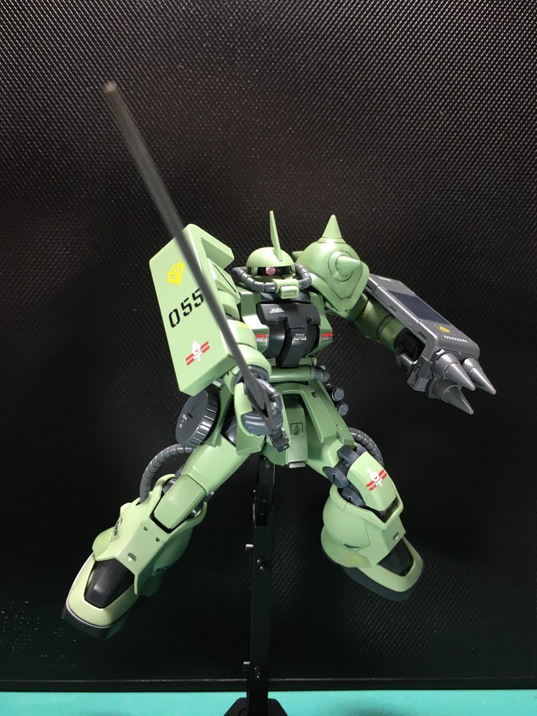 システムウェポン006のザク・シールドも塗装追加して仕上げています。
