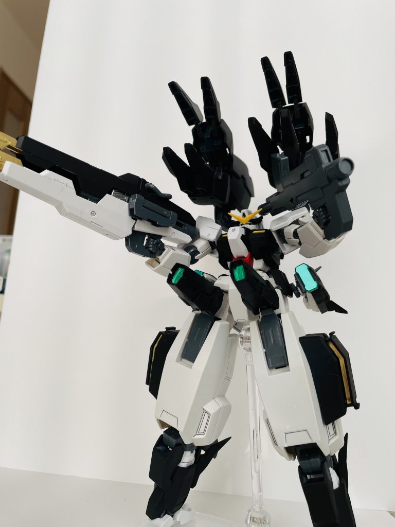 フルバーストセラヴィー本体のGNドライブ＋GNドライブ［T］の大出力勿論GNフィールドも展開可能