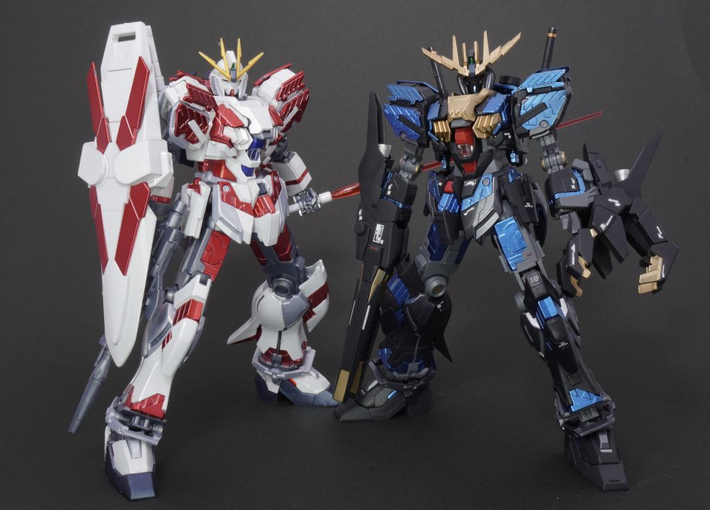 最後にナラティブと撮影。ナラティブの方はチタニウムフィニッシュ版です。並べるといかにも悪役らしさが出ますね。