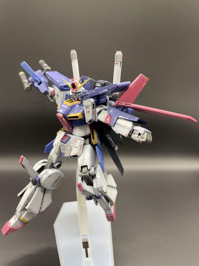 このポーズにした時に、関節の改造位しておけば良かったと少し後悔しました(笑)