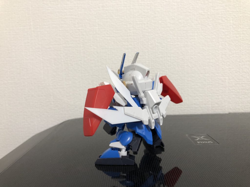 地帝の神器の初期。元ネタの羽の形がうろ覚えだったのと、少し小さかった為、後に今の物に作り直し。ちなみに、実は羽の形やサイズよりも、刀の鞘を、どうするかで思い悩んでいました。