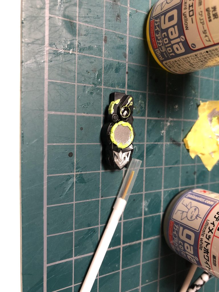 細かすぎて、何となく塗装。目が、目が〜