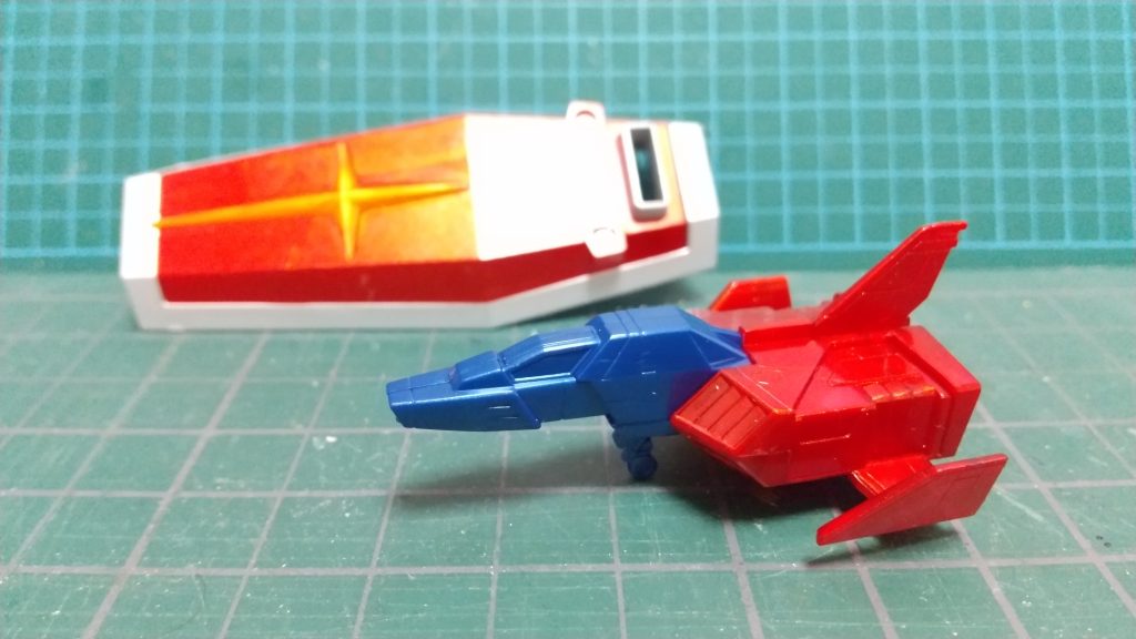 付属の非変形のコア・ファイターを組んだらこの状態です。。。とりあえずこれで完成としましょう。