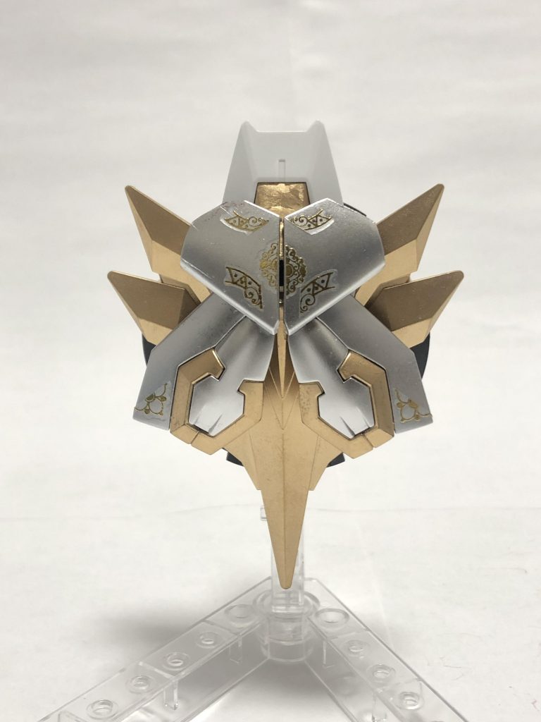 イージスシールド極(キワミ)イージスシールドに追加装甲を加え、ネイルシールでデコりました追加スキルで「ヤタノカガミ」が使える設定。ビーム攻撃を一定のダメージ分まで相手に跳ね返す！