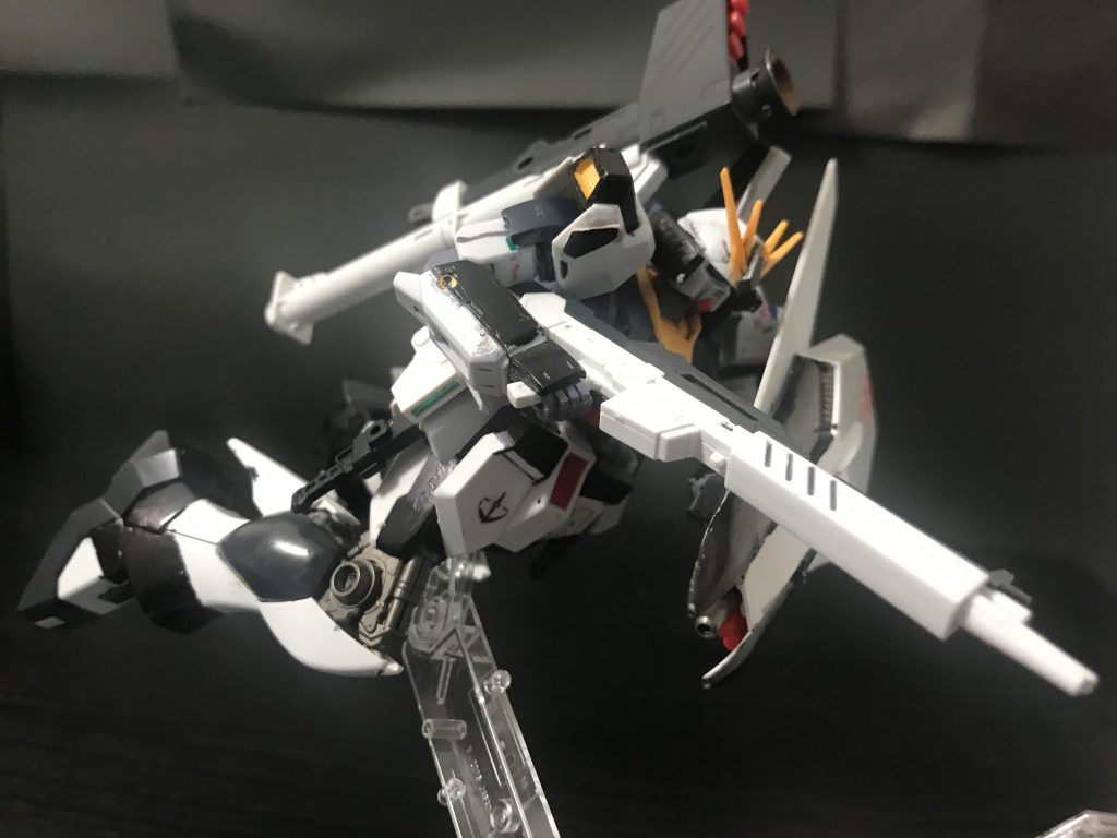 今回コレクション紹介機体はνsガンダムです!一つ目は!νガンダムシールド!皆さん大好きだと思いますが、この武装、裏を被弾したらミサイルに当たり終わりという危険装備だったりします。