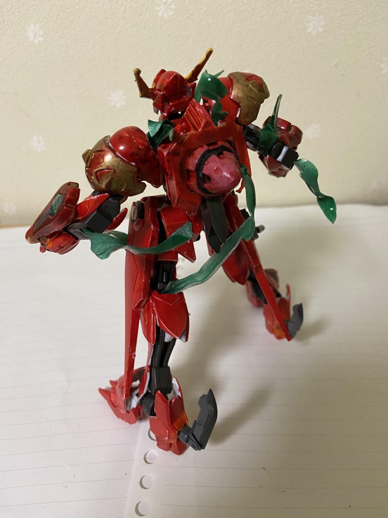 機体背面、リミッター解除をしているので反応速度は上がっているが、機体及びパイロットに負担がかかってしまう。