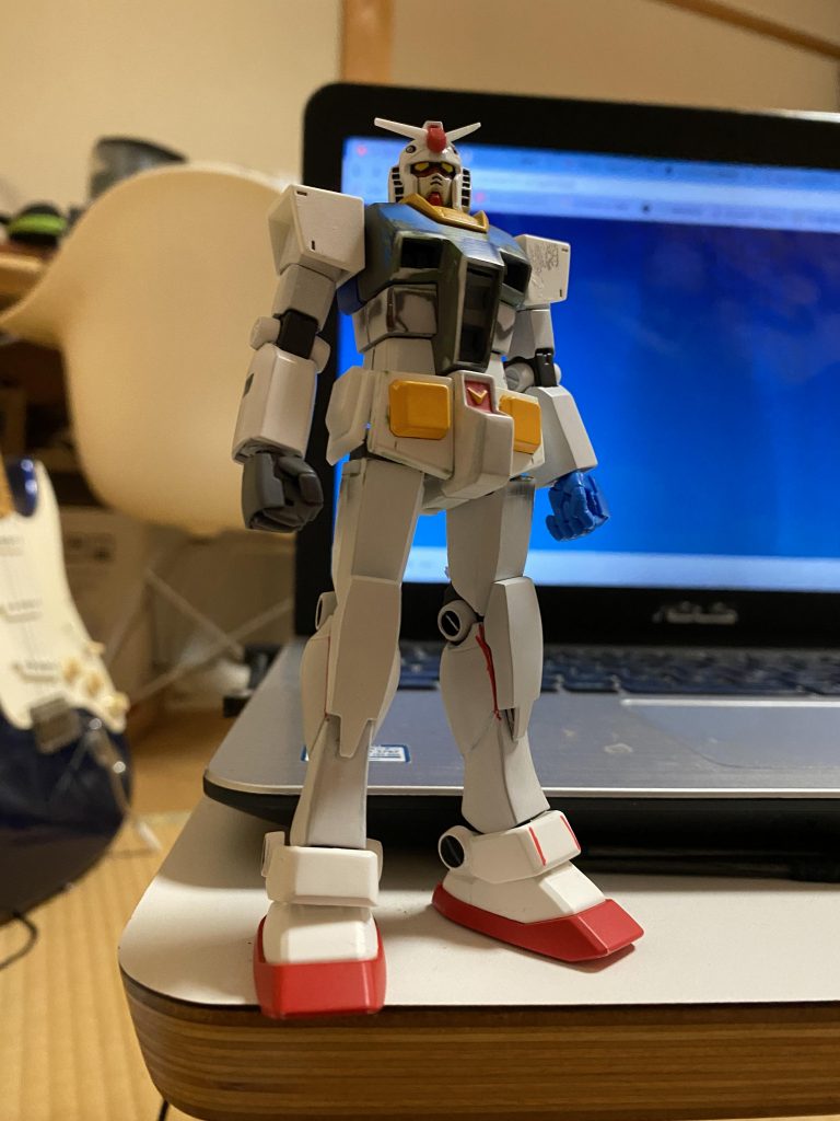 この頃は体はg30thを改造してましたが、なんか違うなと却下。肩も旧HGUCでしたがなんか違うなと却下。