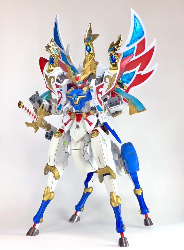 太陽砲‼︎元モチーフの胸部がごそっと展開するギミックがあまり好きではなかったので、クリスタル部分から直接太陽砲が発射されることにしました。