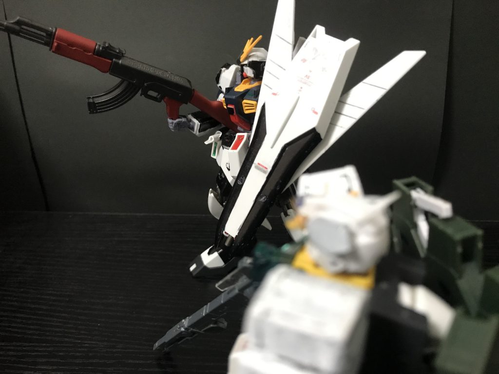 νsガンダム「デカイ…」サバーニァー「本題だが、お前は私と協力してダブルオーを倒す、これでどうだ?」νsガンダム「俺はカテリアルを探してる。俺もダブルオーを倒す代わりにカテリアルを探すのを手伝ってくれるなら…」 サバーニァー「商売上手だなぁ!」サバーニァー探すぐらいならできるだろう。ダブルオーを倒すためなら…カテリアルどこかで聞いたことあるようなサバーニァー「了解した、交渉成立だ。」νsガンダム「はい。」これから二人は本拠地のある緑城残痕地へ 向かったそして、そこには治された城があった。城内裏口