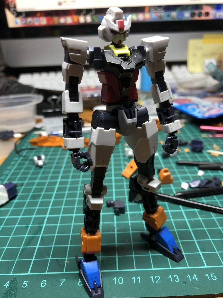 最初期腕と脚のフレームが剥き出しの状態です