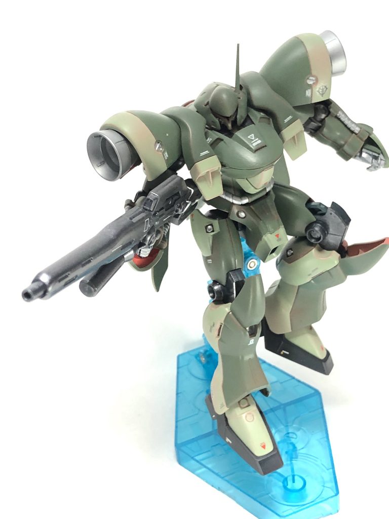 分割パーツが多いので塗り分けは楽かなと思っていましたが、やはり一部マスキングなど使用しないと塗り分けできない部分もあり初心者の自分には難易度高めでした。