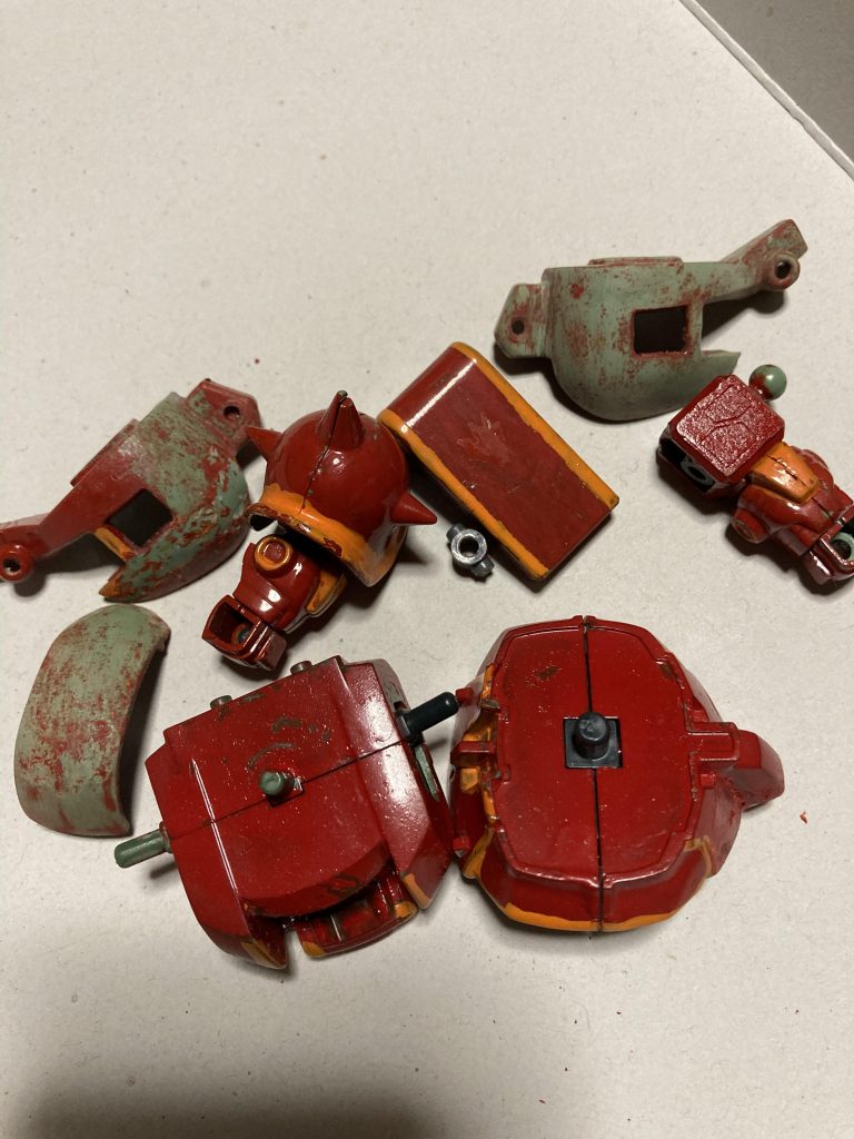 パーツを水洗いして埃を取り(頭だけフライングして塗装剥がし始めちゃいました。( ˊᵕˋ ;)💦)