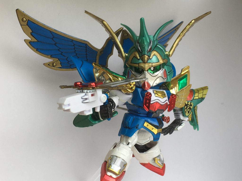 鷺主は小顔のため、林の鎧兜は調整せず使用可能。鷺主のつり目に合わせて、目周りを切開。