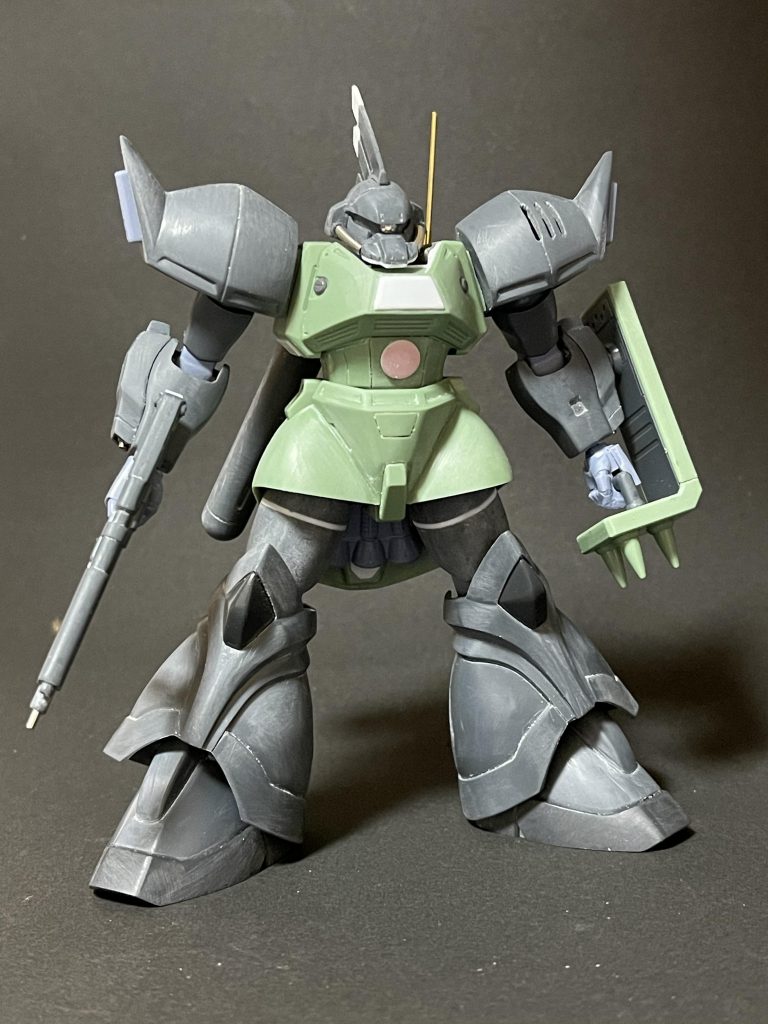 関節の位置変更や改造はオミットし、大腿部の延長と各部ディテールの追加と塗装に力を入れてみました。