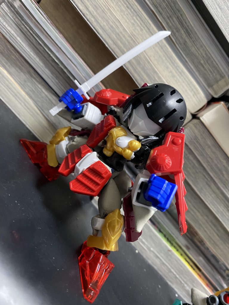 貂蝉クシャトリヤをベースに。號斗丸の腕、アカツキの足、武者頑駄無の腰と肩。胸はパテで型取りました。