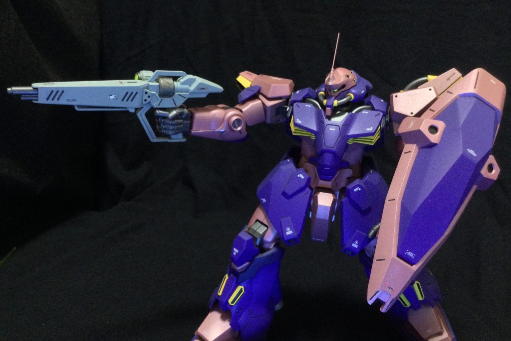 劇場版次回作ではエメラルダの駆るF02型の活躍が観られるんでしょうか…？楽しみですね！ところでプレバンで発表されたメッサーF02指揮官機をネイキッド仕様にするには塗装が必要なんですよね。小さく書いてありましたが、これは作った人でしか分からないかもですが、配色パターンが通常のメッサーとは違うので脚とか腕とか結構塗装しなきゃいけないと思います。（プレバンなのにそれでいいのか！w）