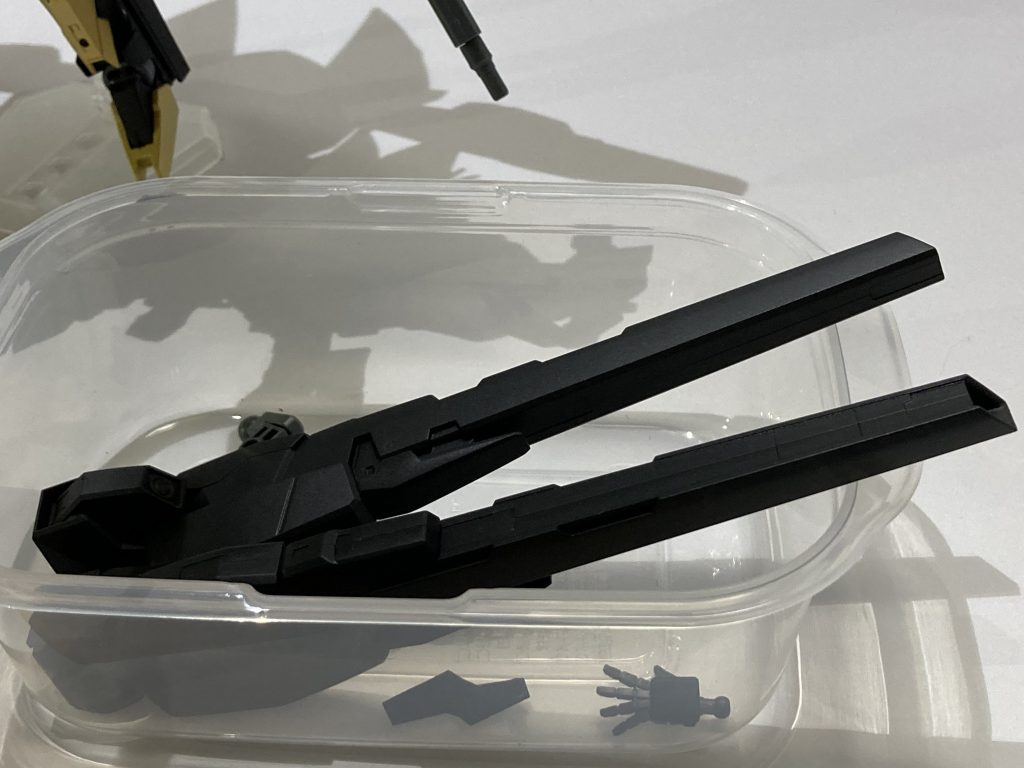 最初はGNバズーカも乗せる予定でしたが塗装で重くなりバランス悪いので断念(T-T)