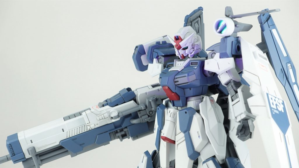 蛍光塗料で目が光ります