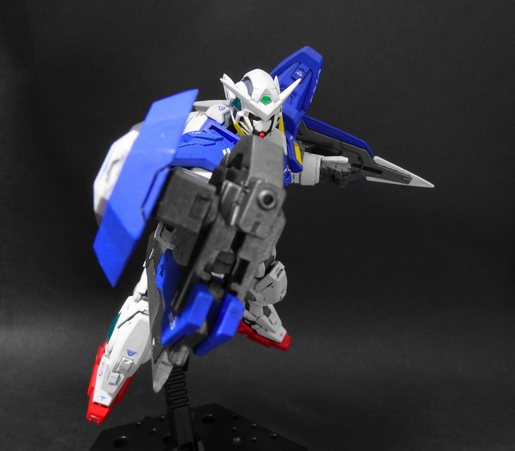 懐に飛び込むッ!握り手や持ち手はトランジェントとアメイジングエクシアの物も使用。デザインが一緒で穴のない握り手が便利です。