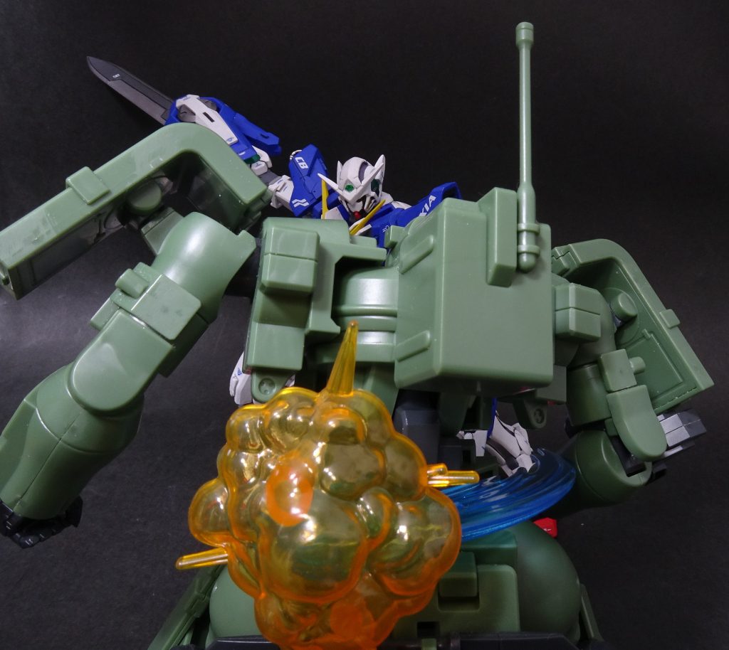 アクション空中から急降下してスパッと。筆塗りの白は鬼門です…今回プレミアムトップコートを使ってみたのですが焼け石に水…