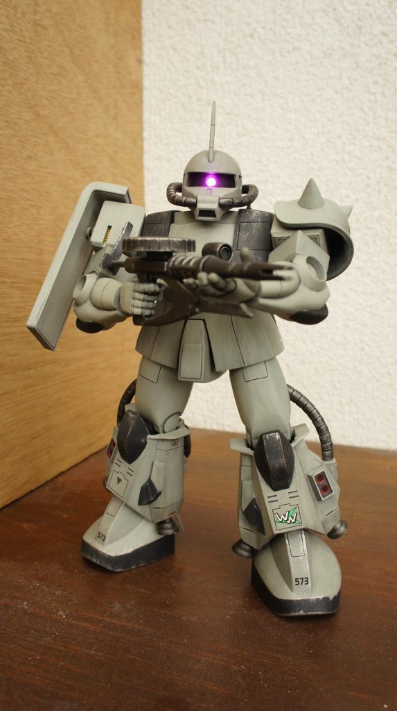 モノアイも発光します