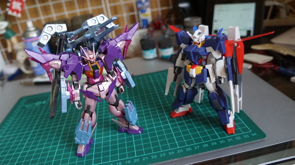 どっちもフルアーマー系の機体だったので、盛る分には楽でしたね。