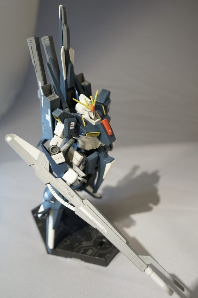 メガランチャーをカジュアルに持ち歩いてそうなのも素敵です。