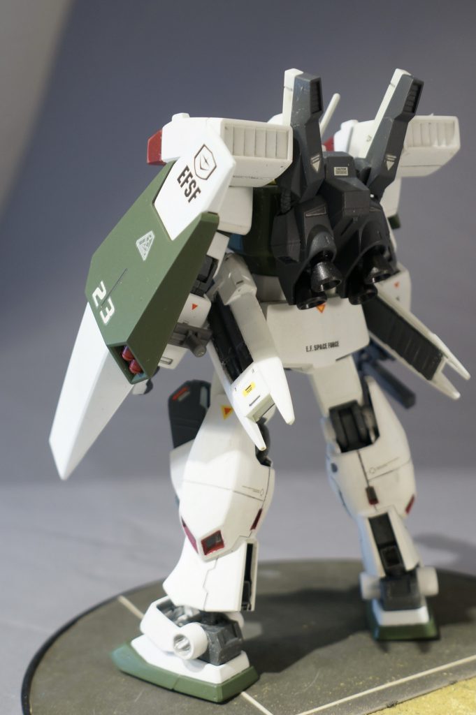 スネ周りのスラスターやバックパックにMk-IIの意匠が見られます。Mk-IIとはGMIIのアップデート案を検証するためのガンダムであったことが伺われる設定です。