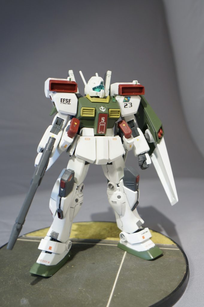 デザイン原案はカトキハジメ氏だったかと思います。「弱強そう」な感じが良く出た秀逸なデザインだと思います。既存のデザインとの整合性を意識したデザインは氏らしいと思います。氏の原案はヌーベルGMIIIに昇華したと記憶しています。