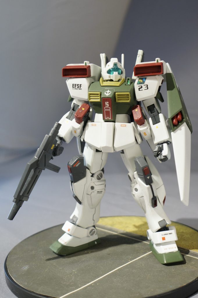 改修点は下記の通り・ジェガン楯とジェガンライフルを装備・ジムっぽさを出すため、足首をネモと交換・渋めの色味で全塗装