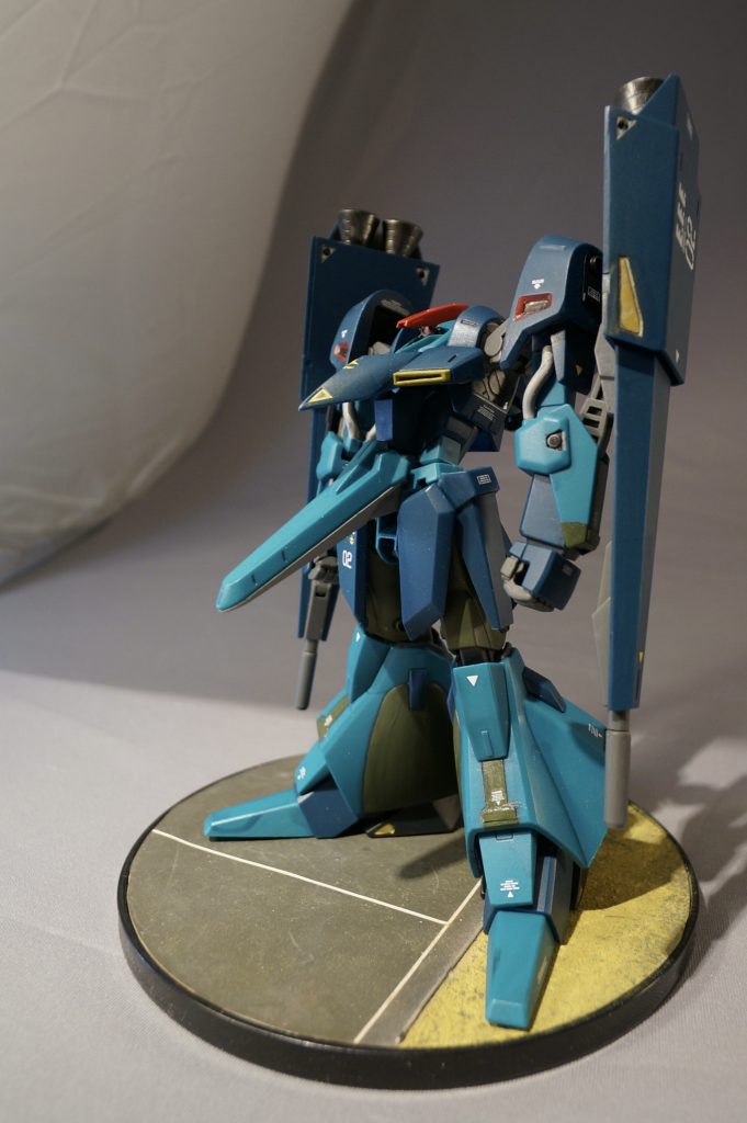 変形(可動）とプロポーションのバランスのとれたHGUC初期の名キットだと思います。