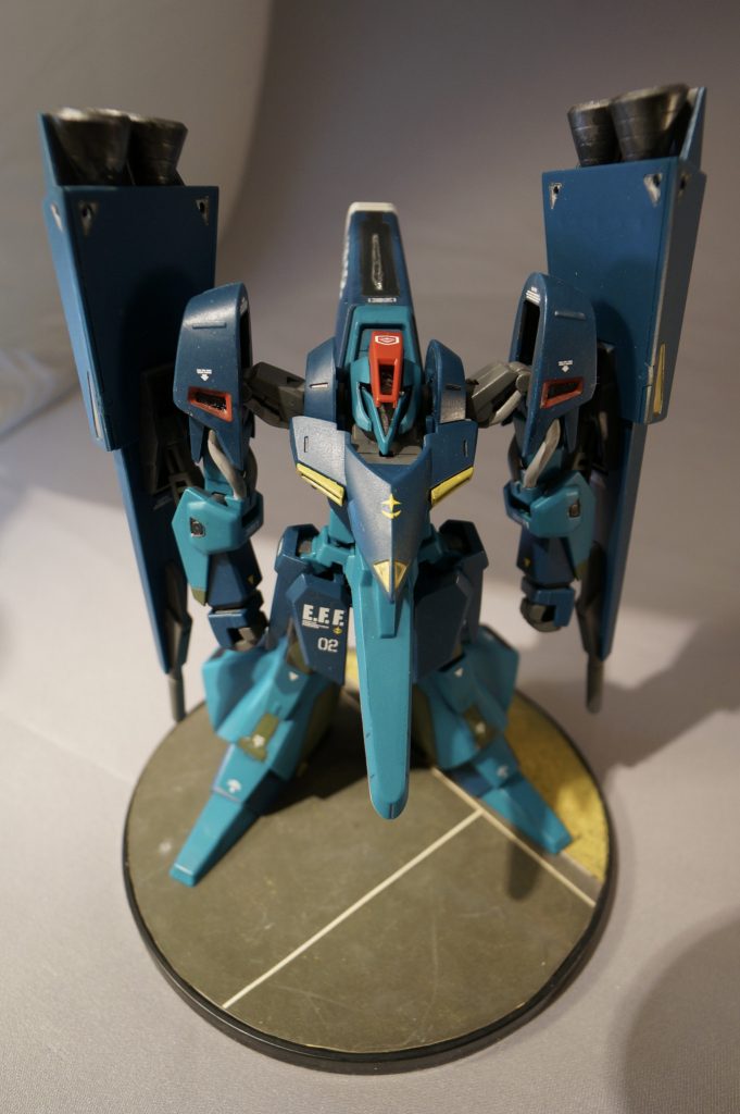 ティターンズの機体ではなく、連邦地上軍本体所属機という設定でマーキングしています。赤や黄色は一段彩度を落として落ち着かせています。