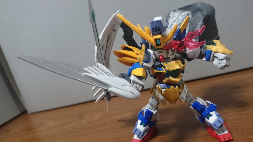 ・羽の短剣背中の小羽は短剣になるっス……まぁ、そんな機能を小羽パーツに取り入れたわけでもなく、勿論別パーツで用意したものっス